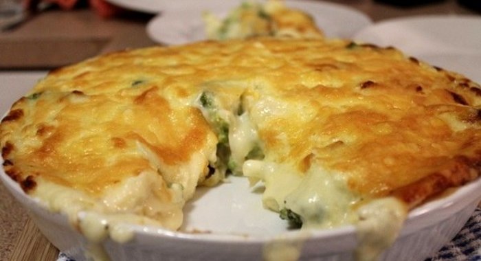 Закрытый пирог с брокколи и сыром