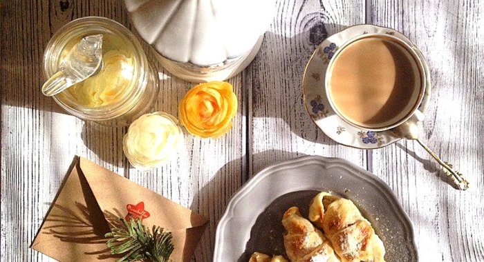 Слоеные розы с яблоками