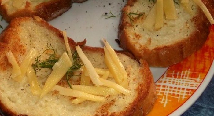 Гренки по‑итальянски с сыром и укропом