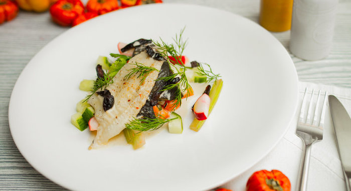 Филе камбалы с овощами