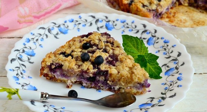 Крамбль с творогом и черникой