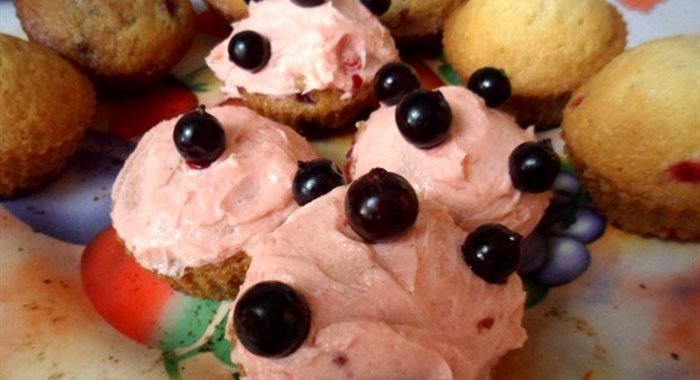 Летние капкейки с запеченными ягодами