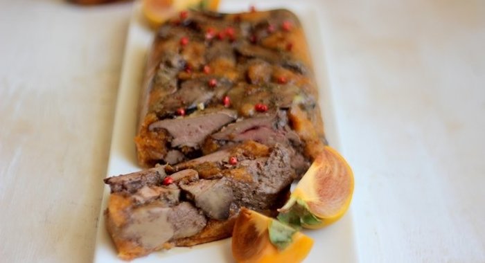 Террин из куриной печени с хурмой