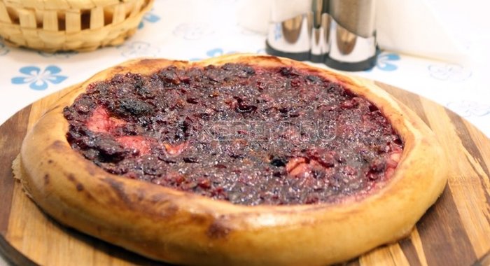 Пирог с брусникой