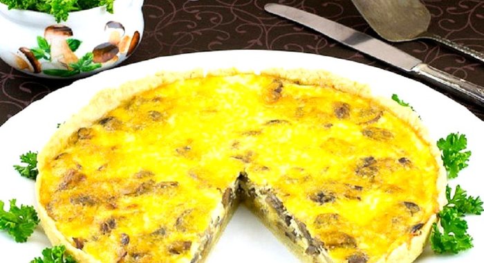 Пирог с грибами и сыром