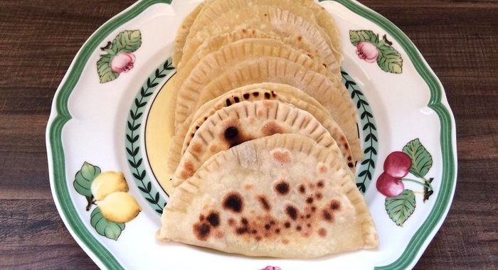 Кыстыбый с картофельной начинкой на сливочном масле