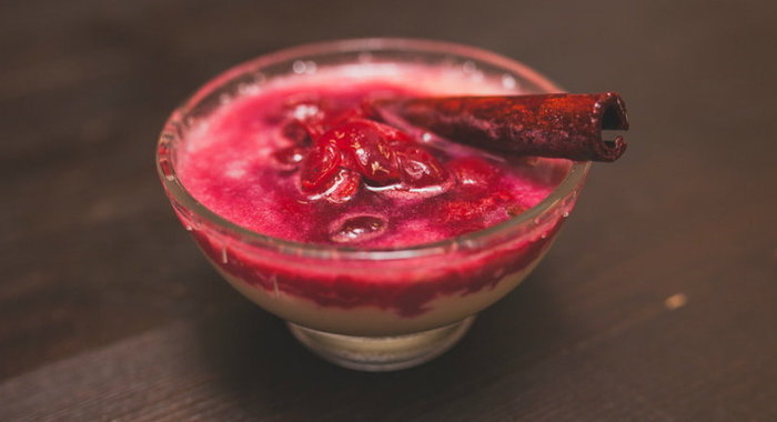 Легкий миндально-вишневый десерт за 30 минут