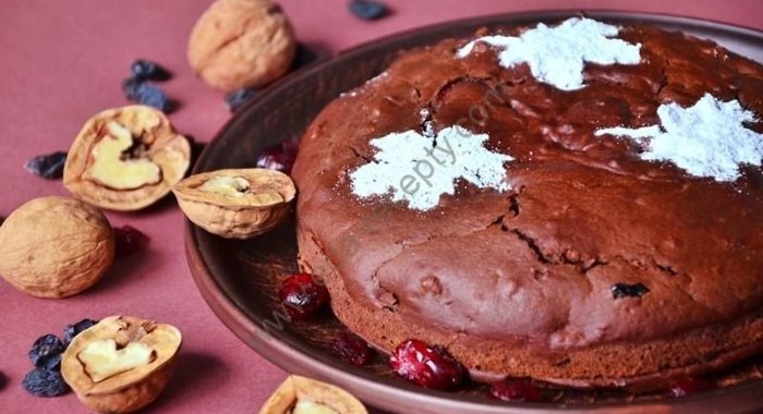 Шоколадный пирог с сухофруктами и орехами (постный)