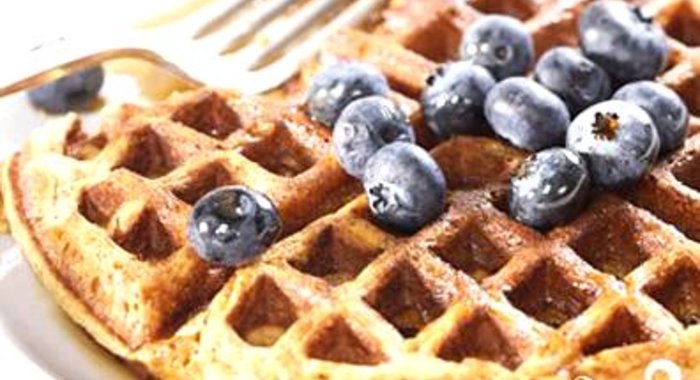 Вафли с медом и черникой