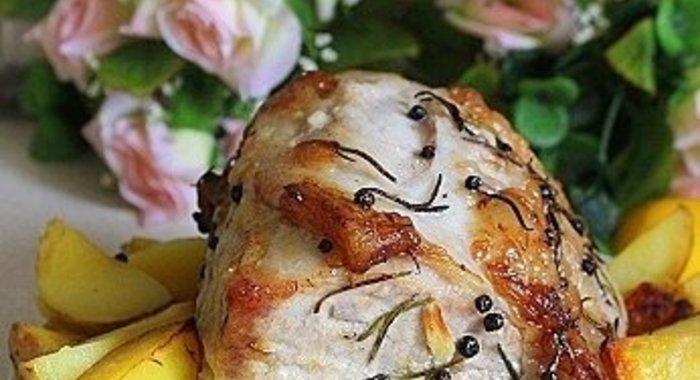Запеченная свиная корейка с картофелем в маринаде из лимона