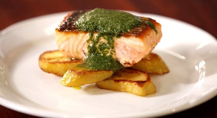 Лосось с мятной сальсой