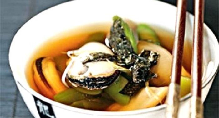 Прозрачный суп с мидиями