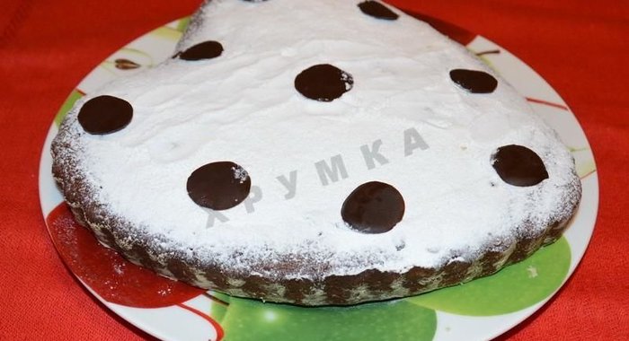 Пирог со смородиновым вареньем на кефире