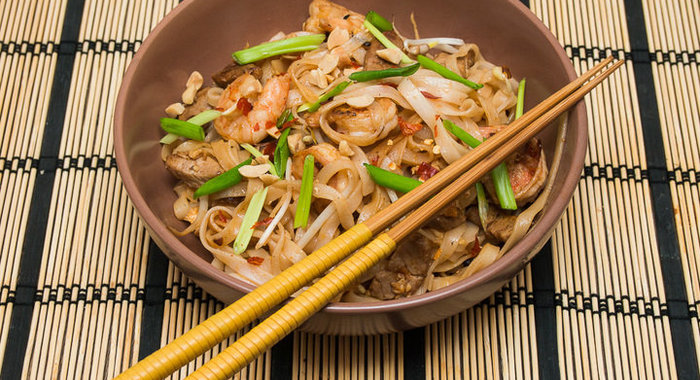 Пад тай со свининой и креветками