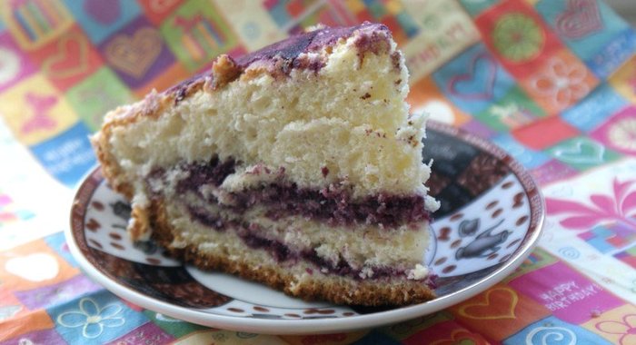 Бисквитный торт с прослойкой из черемухи