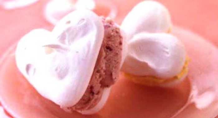 Меренги-сердечки с мороженым