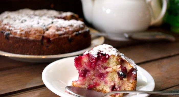 Бисквит с вишней