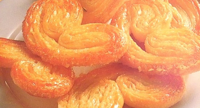 Ушки из слоеного теста