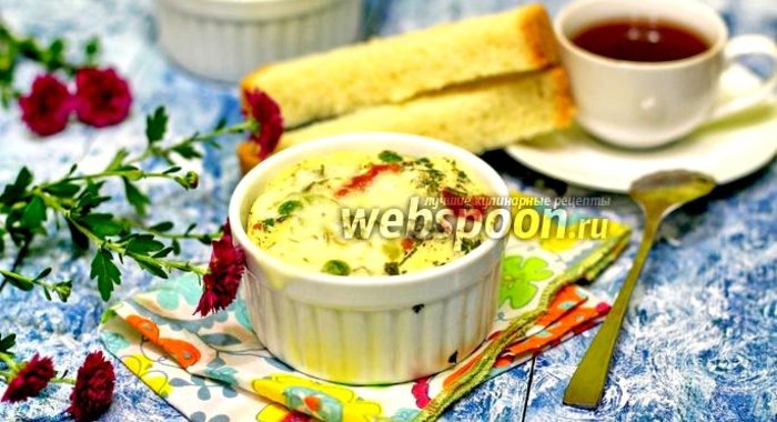 Омлет с зелёным горошком в мультиварке