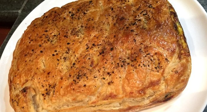 Слоеный пирог с сыром и зеленью