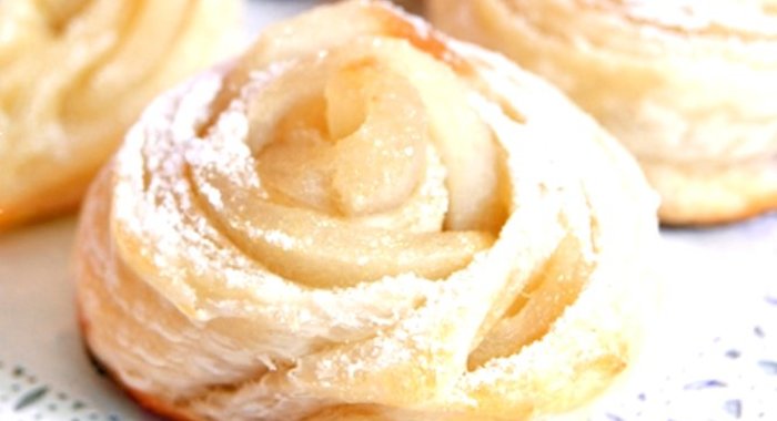 Розочки из слоеного теста