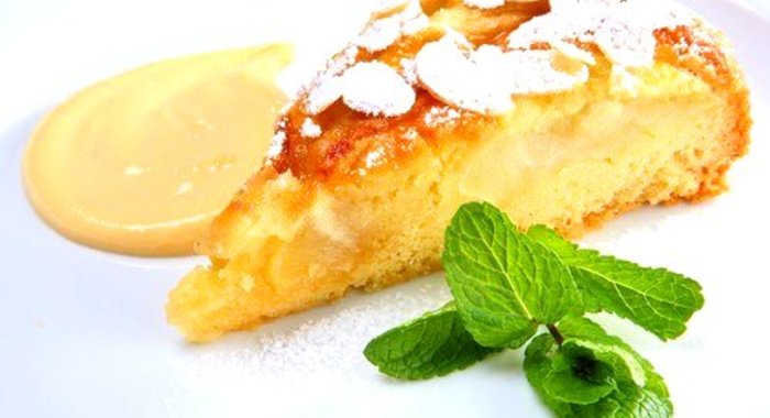 Миндальный пирог с персиками