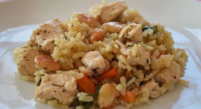 Рис с курицей, миндалем и пряностями