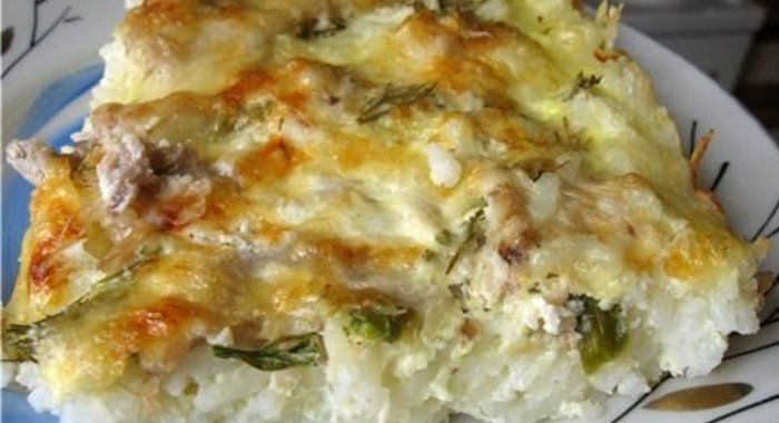 Рисовая запеканка с курицей и соусом бешамель