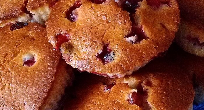 Сибирские маффины с брусникой