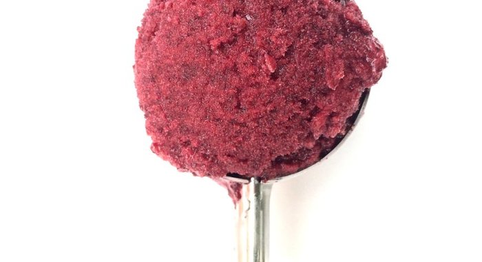 Сорбет с вишней и молотым черным перцем