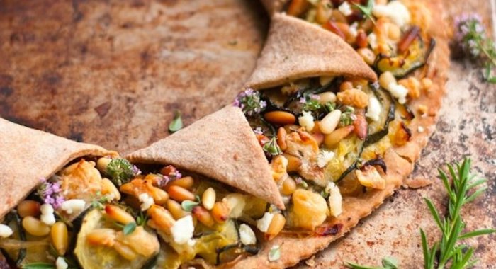 Открытый пирог с кабачками и кедровыми орешками