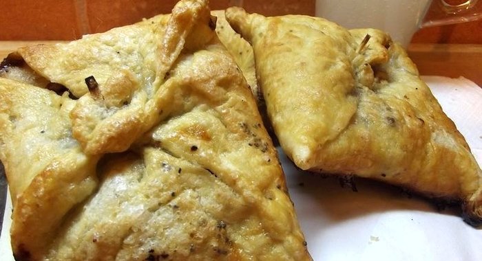 Слойки с грушей и грецким орехом