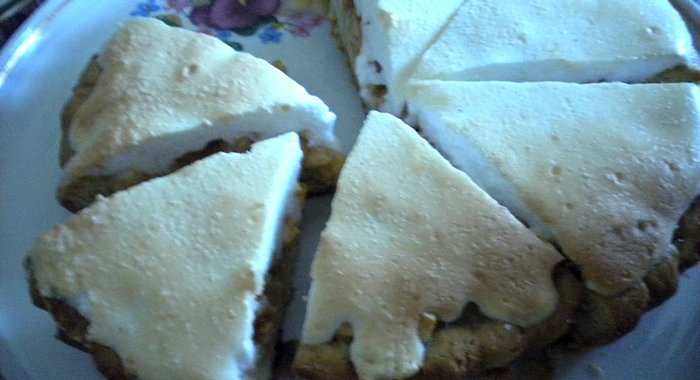 Яблочный пирог со взбитыми белками