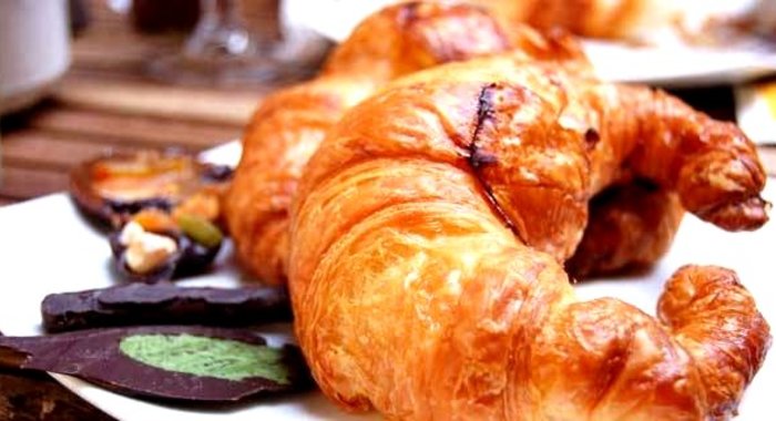 Круассаны с вишней