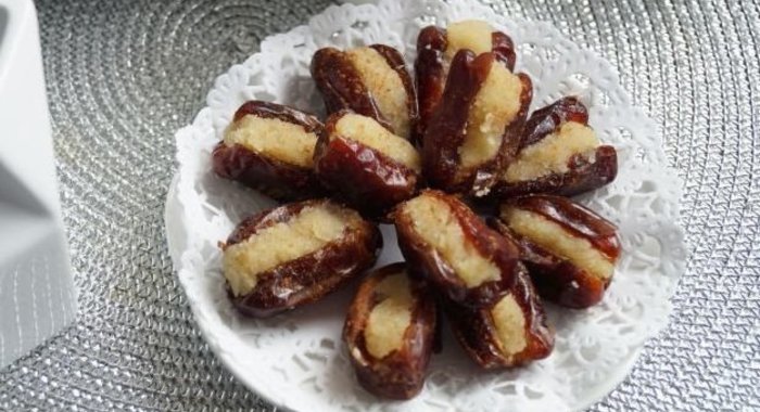 Финики, фаршированные миндалем