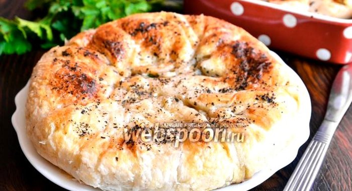 Осетинский пирог с зеленью, грибами и фаршем