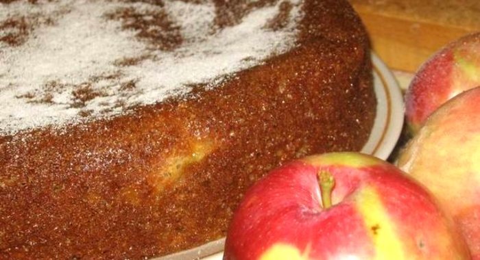Манник с яблоками в мультиварке
