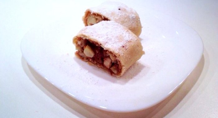 Штрудель с яблоками и изюмом