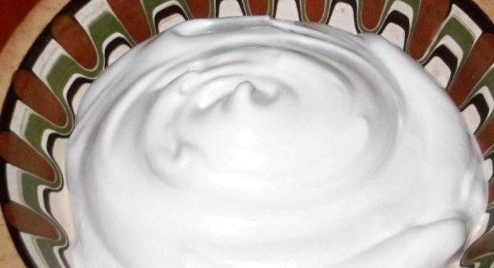 Белковый крем для украшения торта