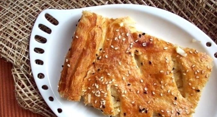 Пироги из слоеного теста с капустой