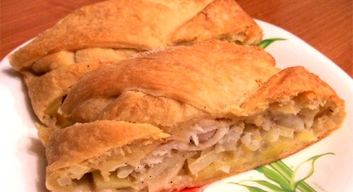 Слоеный пирог с рыбой и картофелем