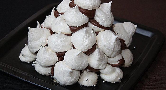 Торт из безе с шоколадным кремом