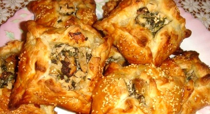 Слоеные конвертики с курицей и грибами