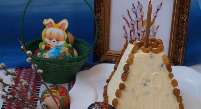 Пасха творожная с изюмом