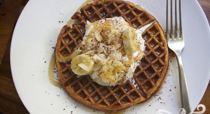 Кокосовые вафли со взбитыми сливками