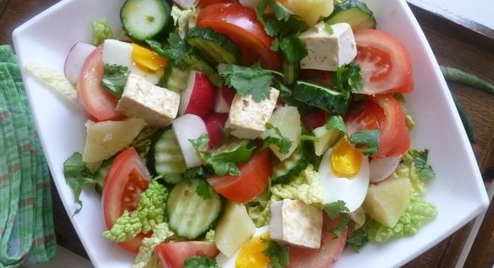 Салат с тофу и пикантной лаймовой заправкой