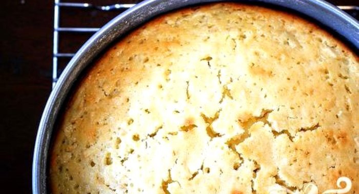 Яблочный пирог с йогуртом и самбукой