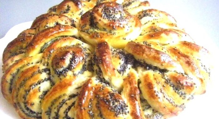 Пирог из дрожжевого теста с маком