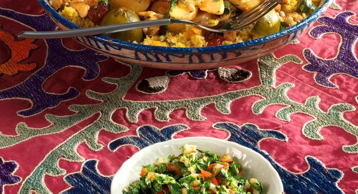 Кускус с курицей, айвой, шафраном, курагой и сушеной вишней