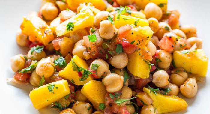 Салат с нутом